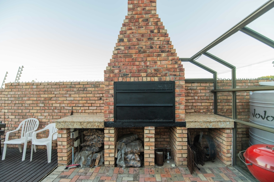 6 Bedroom Property for Sale in Humerail Eastern Cape